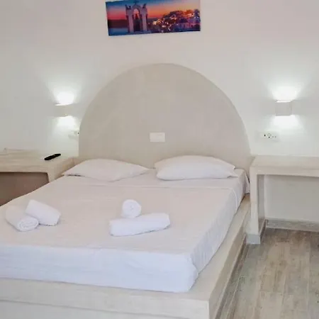 Loucas Caldera View Hotel
